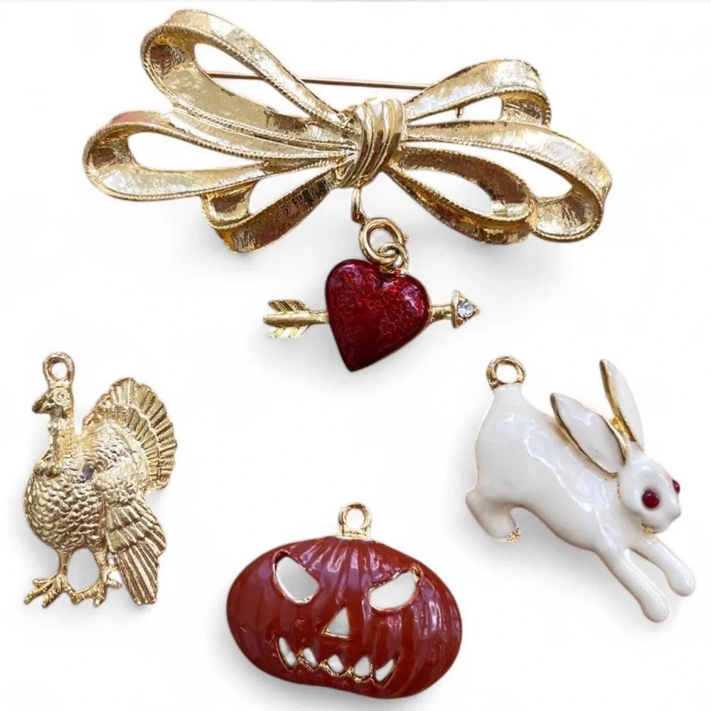 Phister Est. 1998 Signed Bow Brooch Interchangeable 4 Seasonal Charms Gold Tone